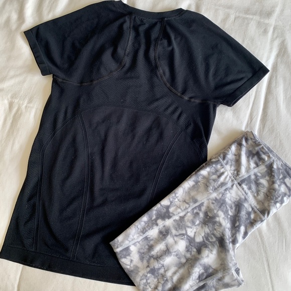 Athleta Tie Dye Salutation 7/8 Tight in Powervita - Picture 6 of 6